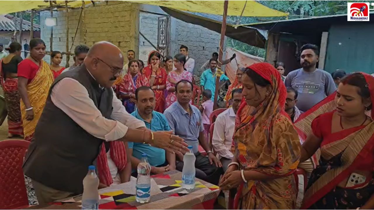 महाराष्ट्र : धनोरा के छात्रावास में सर्पदंश से 3 छात्रों की मौत से हड़कंप1 परिजनों से मिले अनूप नाग, उठाए सवाल