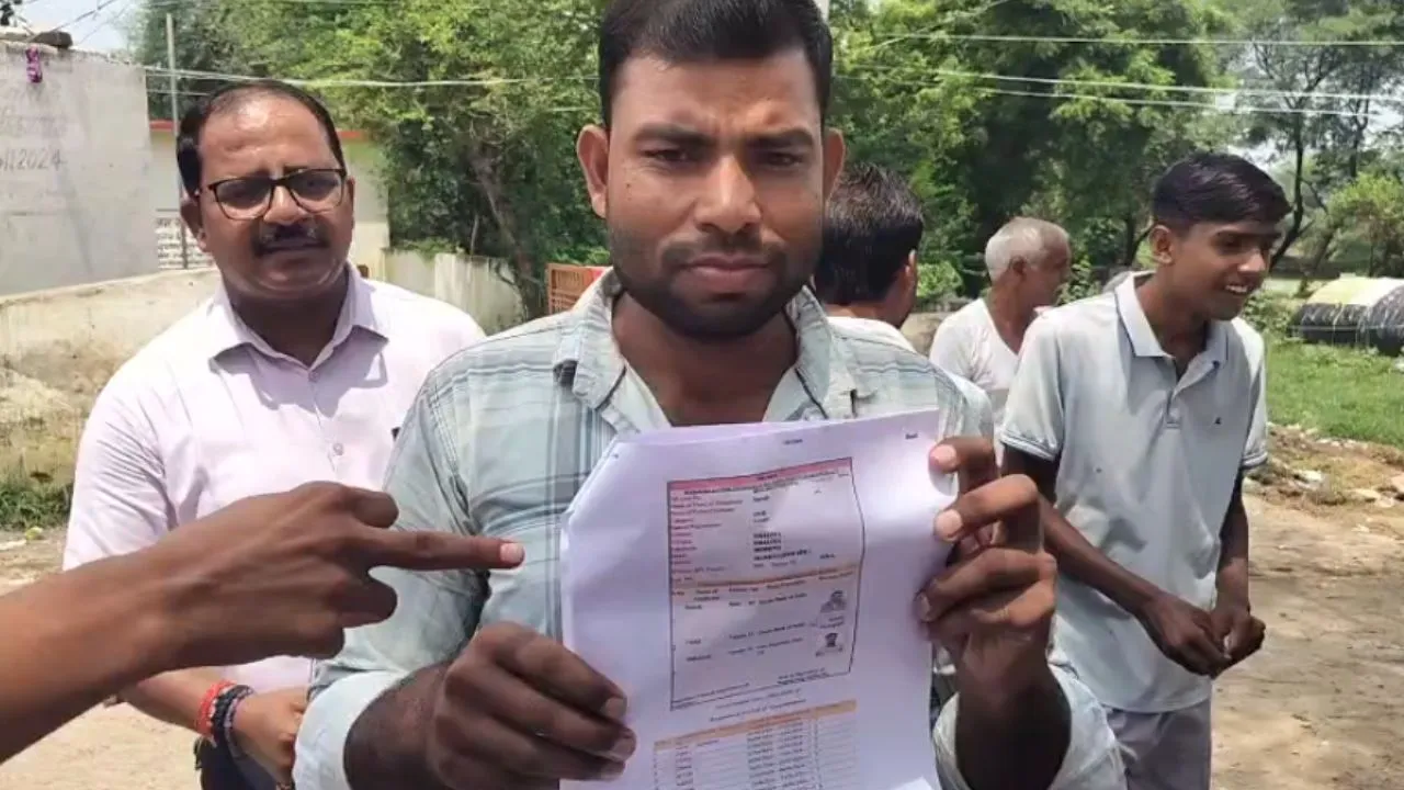 Morena Fake Job Cards: मृतकों के जॉबकार्ड में जुड़े कथित ‘फर्जी मजदूर’! ग्रामीणों ने जांच और मस्टर रोल पर उठाए सवाल