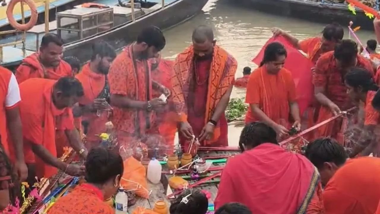 CG News: वाराणसी से मैनपाट तक पैदल 400 KM का सफर, 150 कांवड़ियों के साथ निकले विधायक रामकुमार टोप्पो