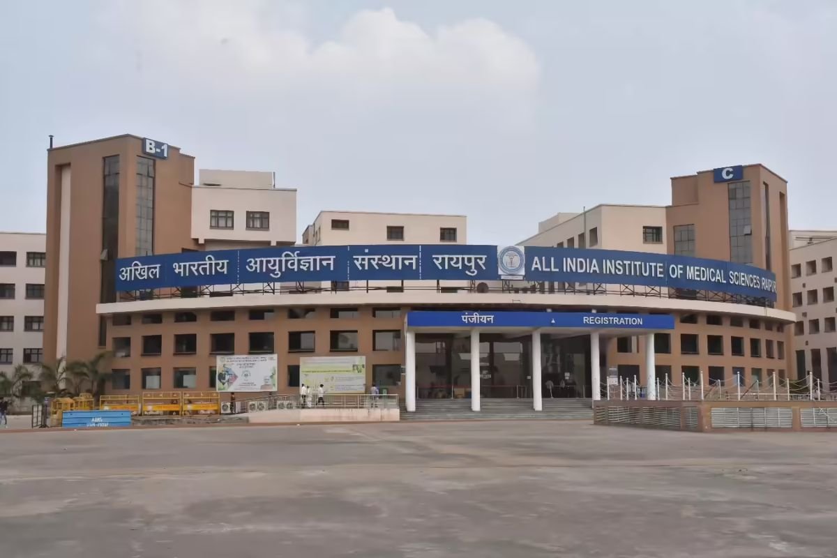 AIIMS Raipur Senior Resident Recruitment 2026: एम्स रायपुर में सीनियर रेजिडेंट के 121 पदों पर निकली भर्ती, 16 अगस्त तक कर सकते हैं आवेदन