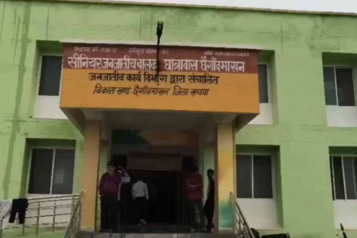 Khandwa Tribal Hostel Student Suicide: खंडवा के आदिवासी छात्रावास में सनसनी: 11वीं के छात्र ने चादर से लगाया फंदा, सुबह साथी ने देखा खौफनाक मंजर