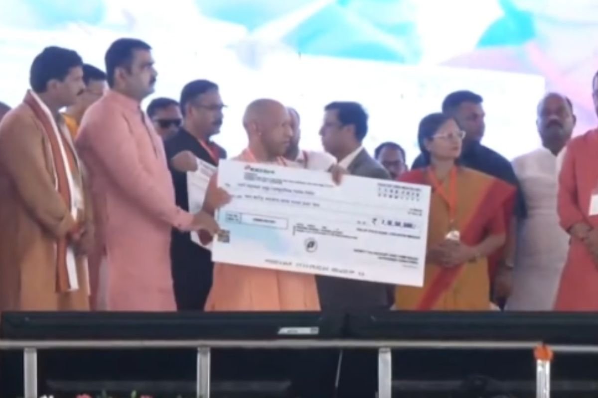 Sant Kabir Nagar Projects Inauguration: संत कबीर नगर को ₹684 करोड़ की सौगात, 201 जन कल्याणकारी परियोजनाओं का लोकार्पण और शिलान्यास