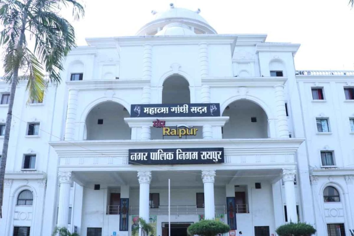Raipur Municipal Corporation Zone 8 Sealing Action: रायपुर नगर निगम का बड़े बकाएदारों पर कड़ा प्रहार: जोन 8 में 8 व्यावसायिक परिसर सील, वसूले लाखों