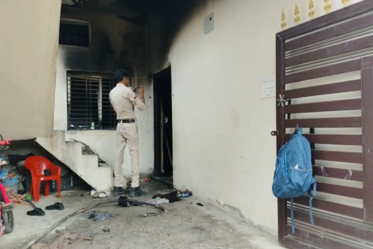 Rewa Husband Sets House On Fire Wife Hostage: रीवा में चरित्र संदेह पर खौफनाक वारदात: पति पर पत्नी को बंधक बनाकर घर में आग लगाने का आरोप