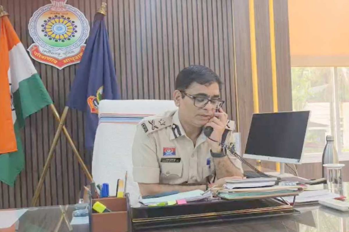 Ambikapur Cyber Fraud Bribery Controversy: अंबिकापुर साइबर ठगी केस में नया मोड़: ट्रेनी IPS पर 1 करोड़ की रिश्वत का आरोप, CBI कोर्ट में याचिका के बाद मचा हड़कंप