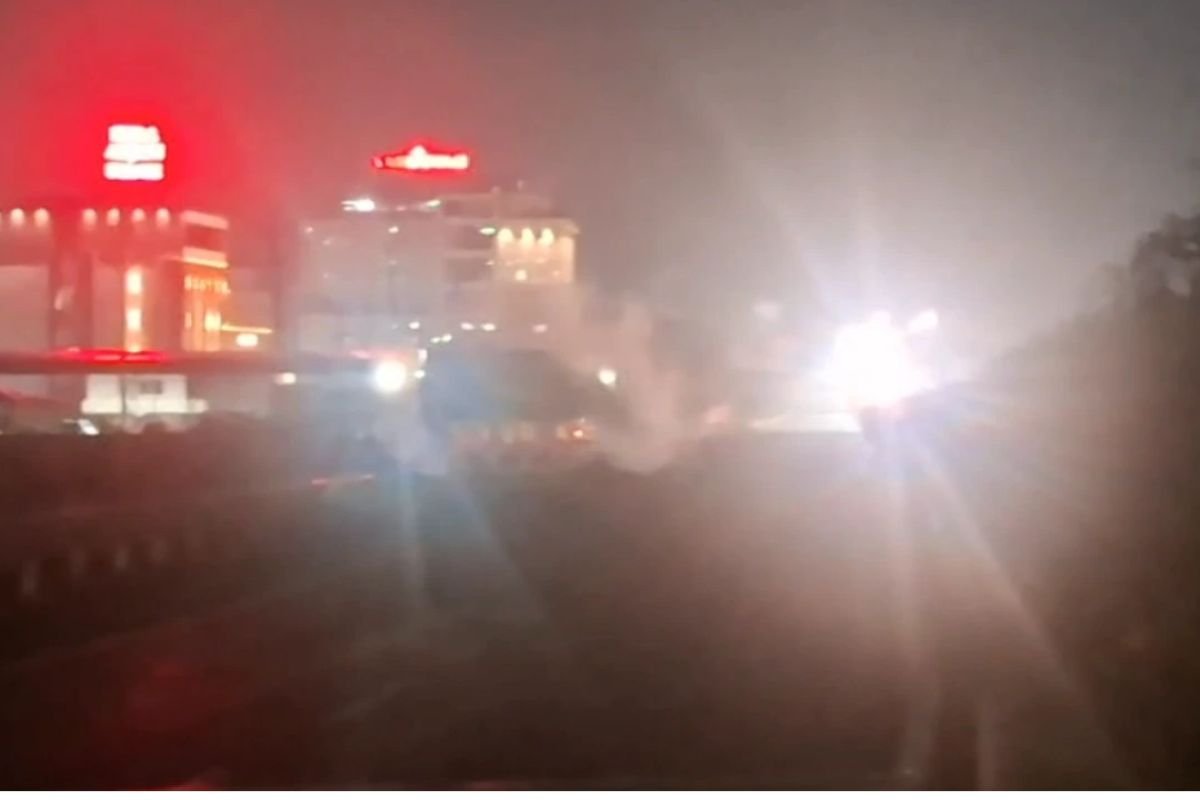 Bhilai NH-53 CNG Tanker Gas Leak News: भिलाई में NH-53 पर बड़ा हादसा टला: D-Mart के पास CNG टैंकर से अचानक गैस लीक, मचा हड़कंप