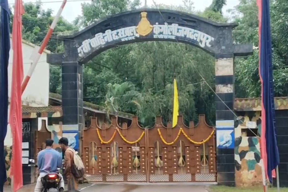 Jagdalpur SAF Credit Society 3 Crore Fraud Case: जगदलपुर 5वीं वाहिनी साख समिति में 3 करोड़ का गबन: अध्यक्ष के बाद अब सहायक प्रधान आरक्षक संजय चौहान गिरफ्तार