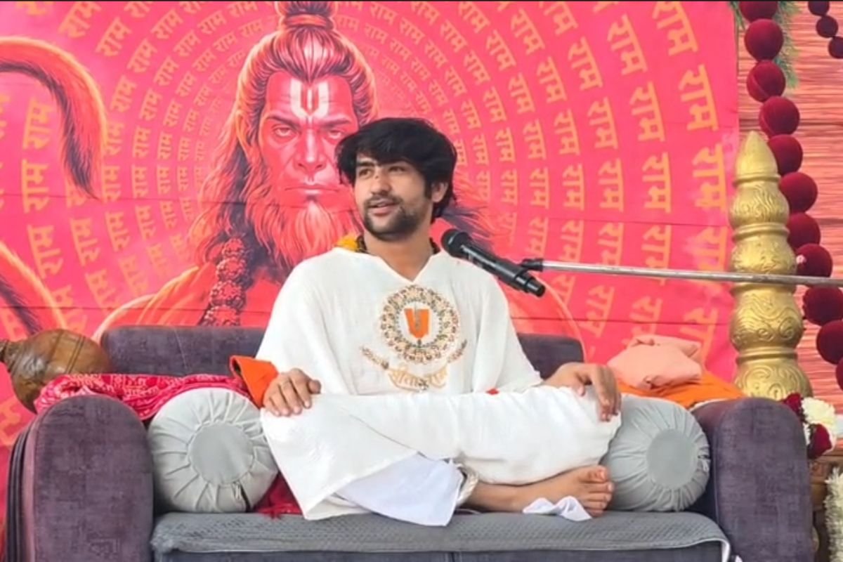 Dhirendra Shastri Opposes VIP Culture In Temples: धार्मिक स्थलों पर वीआईपी कल्चर खत्म हो: उज्जैन और लखीसराय हादसों पर दुखी पंडित धीरेंद्र शास्त्री ने उठाई मांग