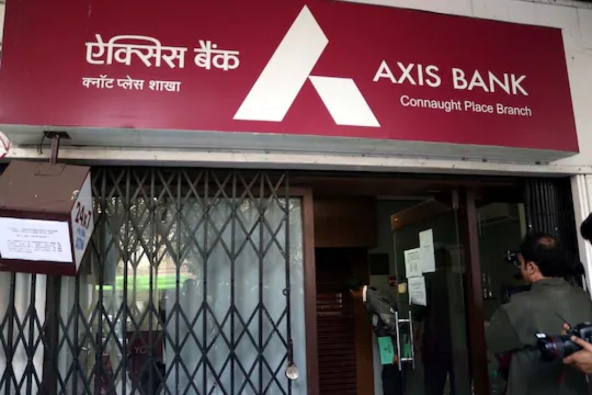 Axis Bank Devendra Nagar Raipur Fraud Case: ग्राहक के खाते पर बैंक के उप-प्रबंधक ने ही डाला डाका: एफडी के 14.97 लाख रुपये दूसरे खाते में ट्रांसफर कर निकाले