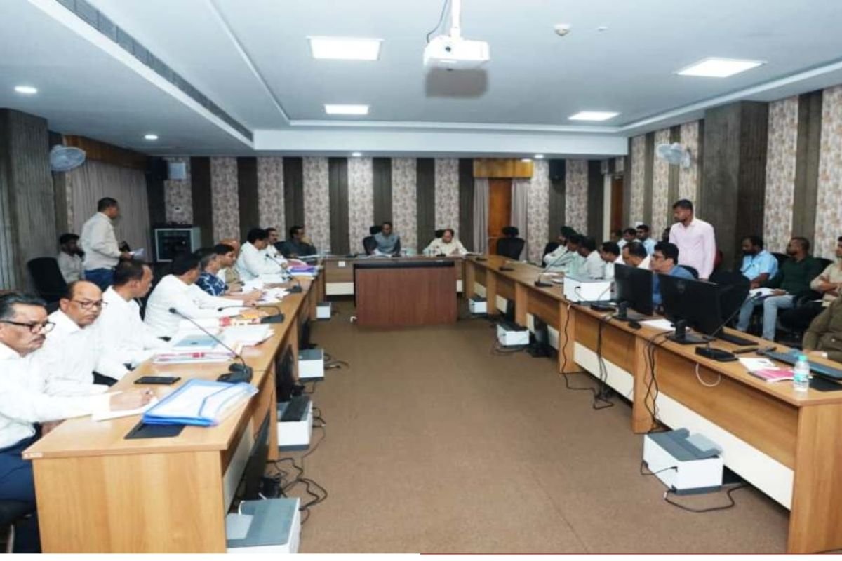 PWD Secretary Bastar Road Review: बस्तर में सड़कों और पुलों का काम दिसंबर तक पूरा करें, लापरवाही पर ठेकेदार होंगे ब्लैकलिस्ट: PWD सचिव
