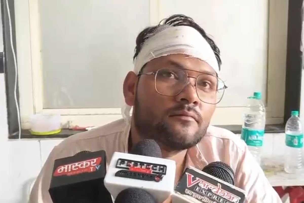 Chhatarpur Domestic Dispute Case: महोबा का शोरूम बंद कर बच्चों को संभाला, नौकरी लगते ही बदले पत्नी के तेवर; पति ने लगाए गंभीर आरोप