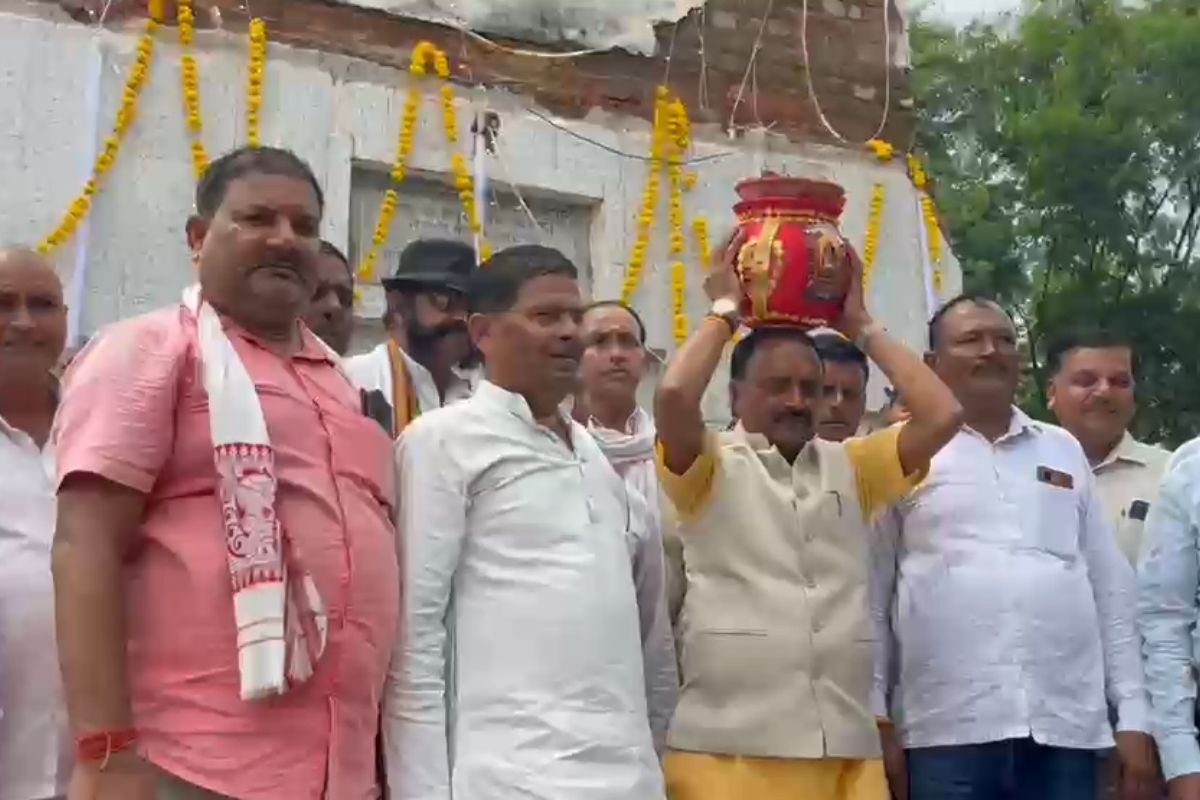 Bhind Saint Ravidas Kalash Rath Yatra: काशी की पवित्र मिट्टी लेकर भिण्ड पहुंचा कलश रथ, संत रविदास के संदेशों से गूंजा मेहगांव