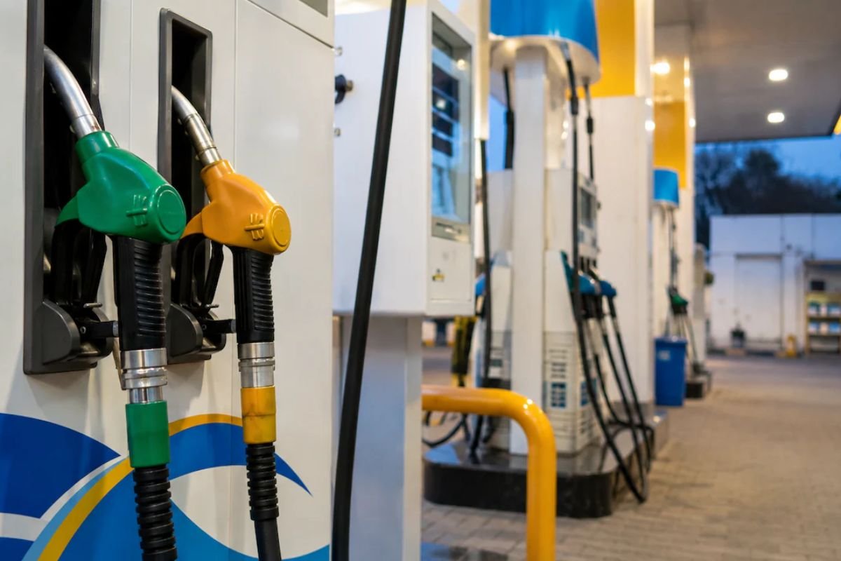 Petrol Diesel Latest Price Update August 2026: अंतरराष्ट्रीय बाजार में कच्चे तेल की कीमतों में लगी आग, जानिए देश में पेट्रोल-डीजल की दरों पर क्या होगा असर