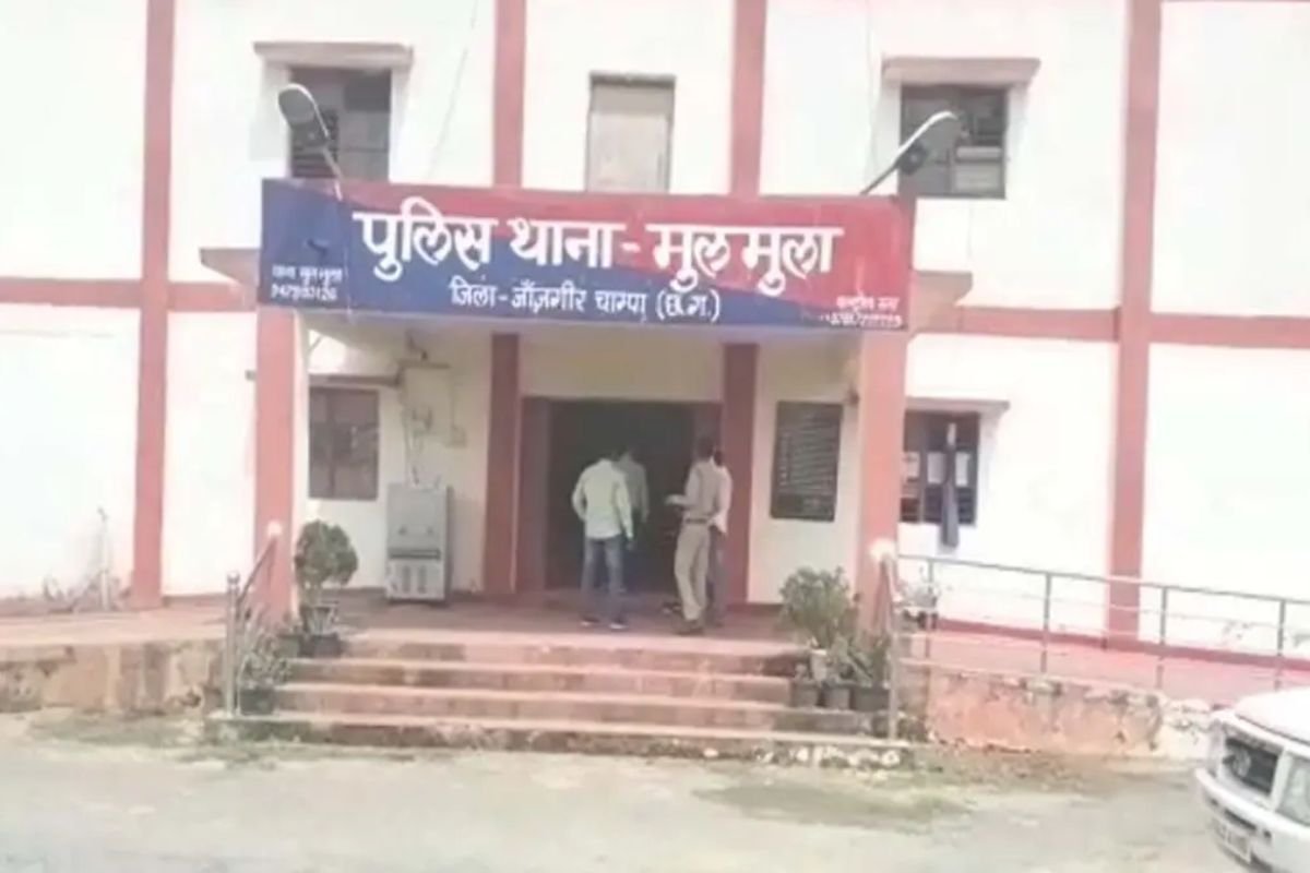 Janjgir Champa Mulmula Police Custody Escape: जांजगीर-चांपा में पुलिस कस्टडी से आरोपी फरार: मुलमुला थाने में हड़कंप, लापरवाही पर आरक्षक निलंबित