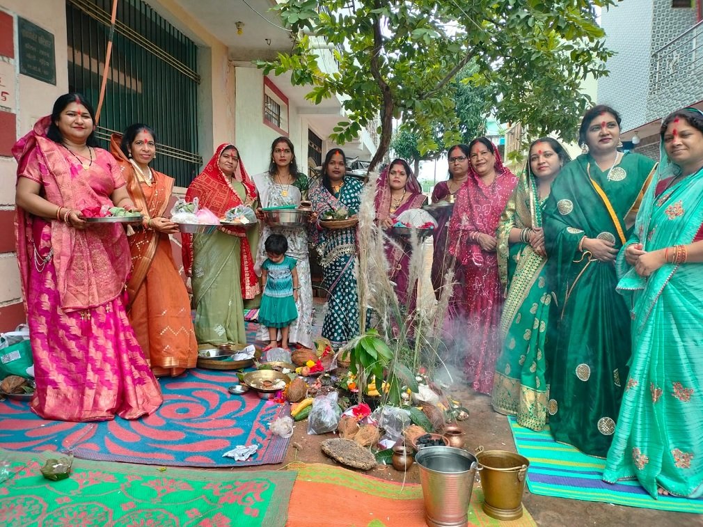 Hal-Shashthi Puja: सेजबहार की आनंद गली में महिलाओं ने की हलषष्ठी माता की पूजा, संतान की सुख-समृद्धि, अच्छे स्वास्थ्य और दीर्घायु की कामना के साथ रखा व्रत