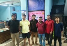 Raigarh Crime: जंगल में सजा था जुए का फड़, अचानक पहुंची पुलिस; 6 जुआरी गिरफ्तार, 5 लाख की संपत्ति जब्त Raigarh Crime