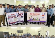 Bacheli News: एनएमडीसी डीएवी आईटीआई भांसी में प्रशिक्षुओं को यातायात नियमों और राहवीर योजना की जानकारी दी गई Bacheli News: