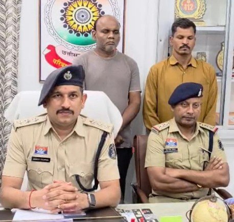 Kondagaon Crime: पुलिस विभाग में नौकरी का झांसा देकर 30 लाख की ठगी, 15 युवाओं को बनाया शिकार; दो आरोपी गिरफ्तार