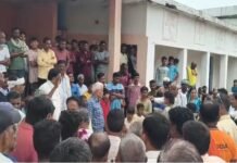 Dhamtari News: धर्मांतरित महिला के शव दफनाने को लेकर विवाद, परिजन और ग्रामीण आमने-सामने; पुलिस ने संभाला मोर्चा Dhamtari News