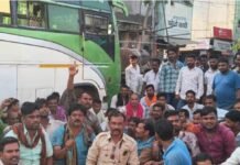 Baloda Bazar News: बस चालकों की हड़ताल से थमे पहिए, ऑटो चालक पर मारपीट का आरोप; अलग स्टैंड की मांग पर अड़े Baloda Bazar News
