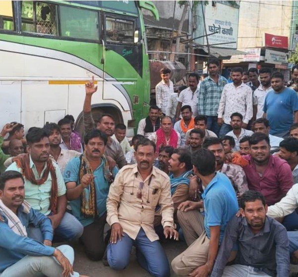 Baloda Bazar News: बस चालकों की हड़ताल से थमे पहिए, ऑटो चालक पर मारपीट का आरोप; अलग स्टैंड की मांग पर अड़े