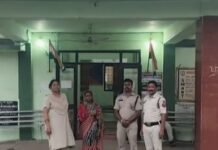 Raigarh Crime: ऑपरेशन आघात के तहत ग्राम पूंजीपथरा में 15 लीटर महुआ शराब के साथ महिला गिरफ्तार Raigarh Crime: