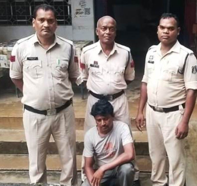 Raigarh News: शासकीय भूमि के फर्जी अंतरण मामले में पटवारी के बाद रजिस्ट्री गवाह को कापू पुलिस ने गिरफ्तार कर रिमांड पर भेजा