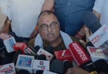 Reva News: रीवा में धरने पर पहुंचे कांग्रेस विधायक अभय मिश्रा हिरासत में, कल्पना मिश्रा के पिता को हटाने का कर रहे थे विरोध Reva News
