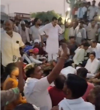 Gwalior News: ग्वालियर में सड़क निर्माण के दौरान दर्दनाक हादसा, रोड रोलर ने जेठ-बहू की जान ली; गुस्साई भीड़ ने फूंके 3 वाहन