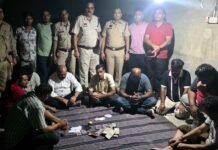 Janjgir-Champa Crime: जांजगीर-चांपा में जुआ फड़ पर पुलिस की ताबड़तोड़ कार्रवाई, 9 जुआरी गिरफ्तार; 4.28 लाख रुपये जब्त Janjgir-Champa Crime