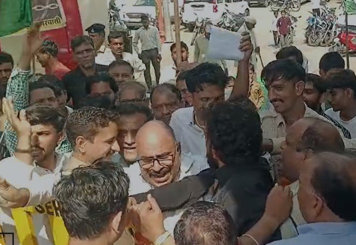 Sehore News: भ्रष्टाचार के खिलाफ फूटा कांग्रेस का गुस्सा: कार्यकर्ताओं ने किया जोरदार प्रदर्शन, तालाबंदी की कोशिश के बाद पुलिस से धक्का-मुक्की