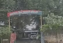 Betul News: सागर में 11 मौतों के बाद भी नहीं जागा सिस्टम! बैतूल में धड़ल्ले से शराब की होम डिलीवरी, फोन करते ही घर पहुंच रही बोतल Betul News:
