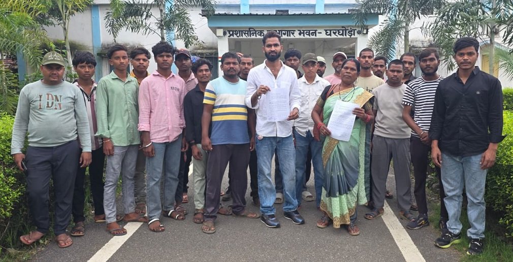 Gharghoda News: जनसुनवाई से पहले जमीन बंटवारे को लेकर भड़का आक्रोश, परिवार ने प्रशासन को दिया अल्टीमेटम