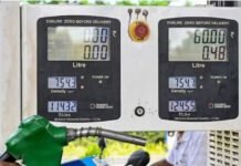 Petrol Pump Scam: स्क्रीन पर सब सही दिखा… फिर तेल कम कैसे निकला? पेट्रोल पंप की मशीन का चौंकाने वाला राज Petrol Pump Scam