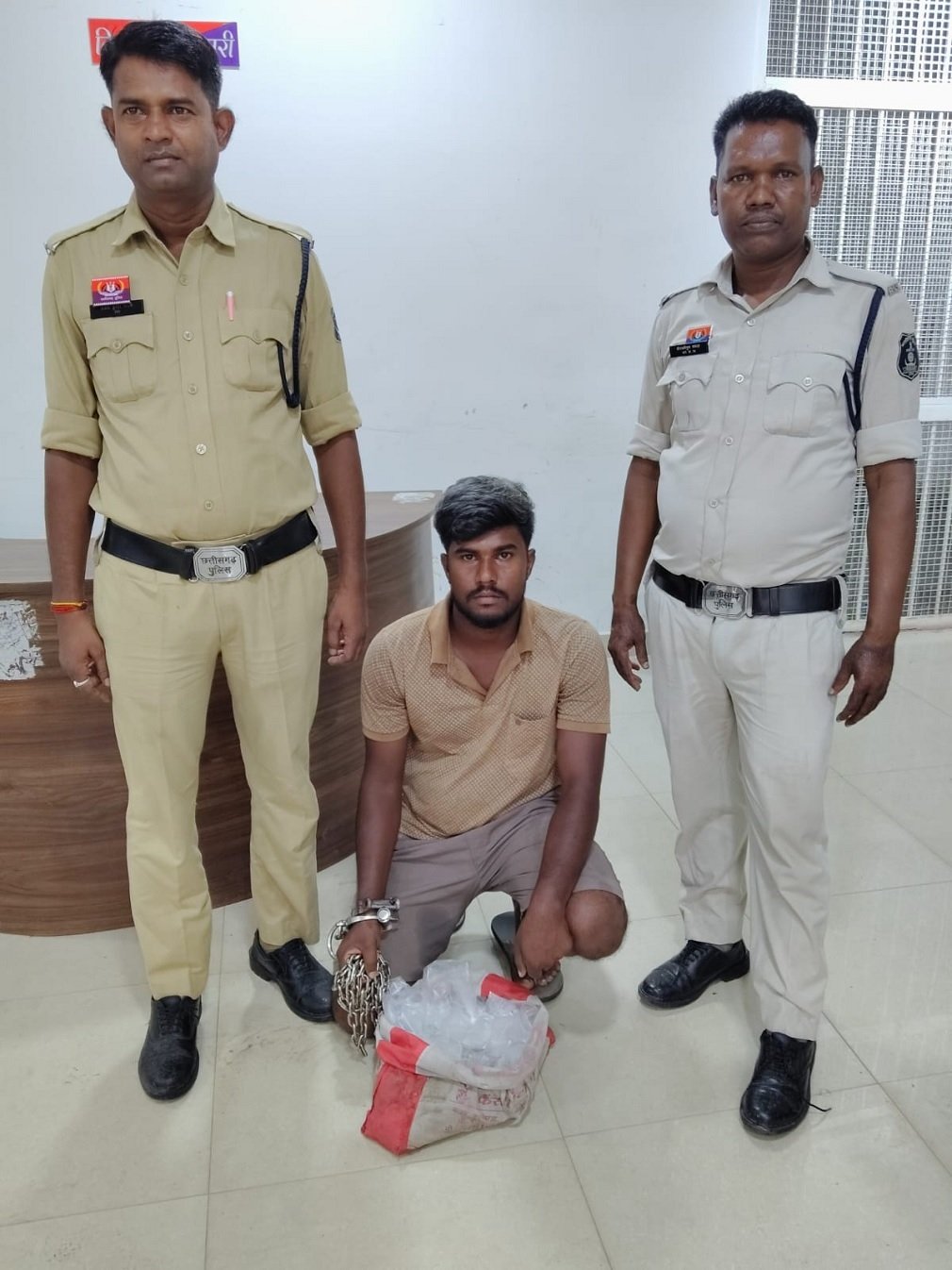 Raigarh Crime: “ऑपरेशन आघात” के तहत नशे के खिलाफ रायगढ़ पुलिस की कार्रवाई जारी