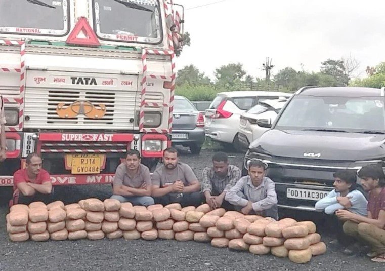 Mahasamund News: ऑपरेशन निश्चय: कंटेनर से 111 किलो गांजा जब्त, 7 तस्कर गिरफ्तार; 1.05 करोड़ से ज्यादा की संपत्ति जब्त