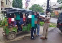 Raipur news: स्कूलों के बाहर ट्रैफिक पुलिस की बड़ी कार्रवाई, नाबालिग वाहन चालकों और ओवरलोड ऑटो पर कसा शिकंजा Raipur news