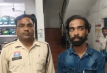 Raigarh News: बाइक चोरी करते आरोपी को पुलिसकर्मियों ने दौड़ाकर पकड़ा, चोरी की 5 बाइक बरामद Raigarh News