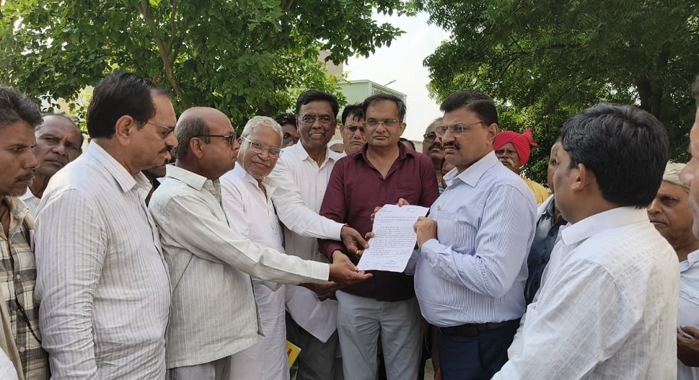 Khandva News: सोयाबीन फसल नुकसान का मुआवजा और बीमा राशि 15 दिन में दिलाने की मांग