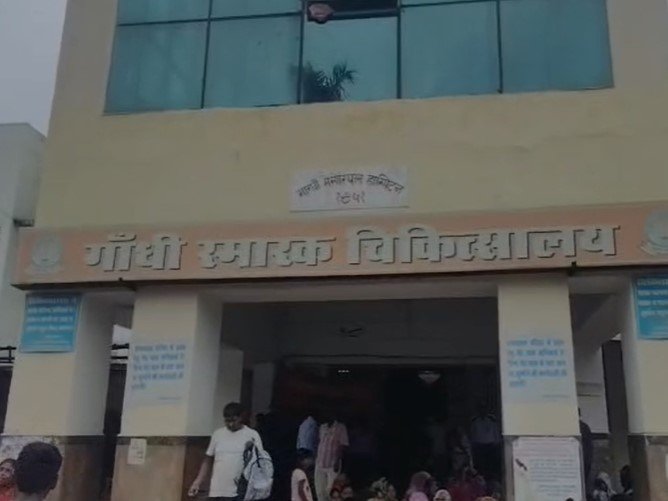 Reva News: रीवा में नाबालिग से 7 महीने तक दुष्कर्म का आरोप, गर्भवती होने पर परिजनों को चला पता, संजय गांधी अस्पताल में भर्ती