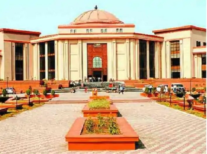 CG High Court: पत्नी की कमाई पर पति कर सकता है सवाल, कोर्ट ने कहा- दोनों को एक-दूसरे की आय जानने का अधिकार