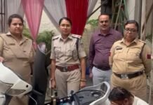 Indore Crime: इंदौर में अवैध शराब परिवहन पर आबकारी विभाग का शिकंजा, छह वाहन जब्त, करीब 15 पेटी शराब बरामद Indore Crime