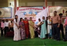 Bacheli News: हिंदी दिवस पर दंतेश्वरी महाविद्यालय में सजा काव्य का मंच, साहित्यकारों ने कविता-गजल से बांधा समां Bacheli News