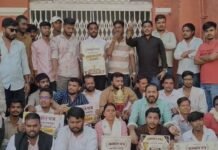 Jabalpur News: महापौर का मुखौटा पहनकर अनोखा प्रदर्शन, धूल-गड्ढों वाली सड़कों पर युवा कांग्रेस का विरोध Jabalpur News