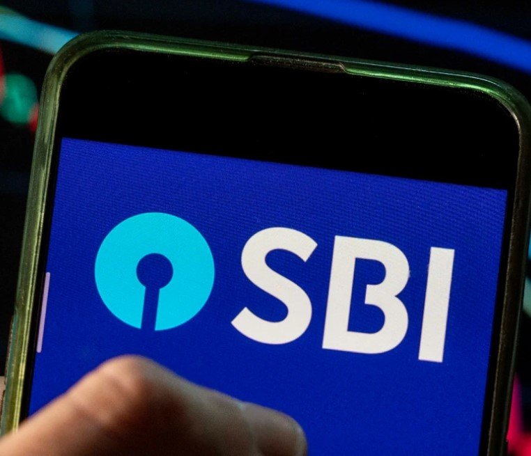 SBI ATM: SBI ने ATM ट्रांजेक्शन चार्ज किया माफ, जानिए कब तक ग्राहकों को मिलेगी राहत