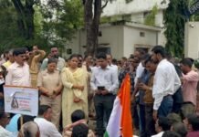 Khairagarh News: सड़क-पुल से किसानों की समस्याओं तक… कांग्रेस का कलेक्ट्रेट घेराव, विधायक हर्षिता बघेल ने सौंपा ज्ञापन Khairagarh News