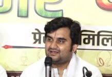 Indresh Upadhyay: रायपुर प्रेस क्लब पहुंचे आचार्य इन्द्रेश, SIR और Gen-Z आंदोलन पर बोले; मंदिरों में VIP दर्शन को लेकर भी रखी राय Indresh Upadhyay: