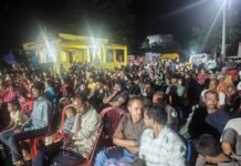 माकड़ी में ‘ओपन माइक’ से गूंजा साइबर जागरूकता का संदेश, कलाकारों ने प्रस्तुतियों से दिया ऑनलाइन ठगी से बचने का संदेश