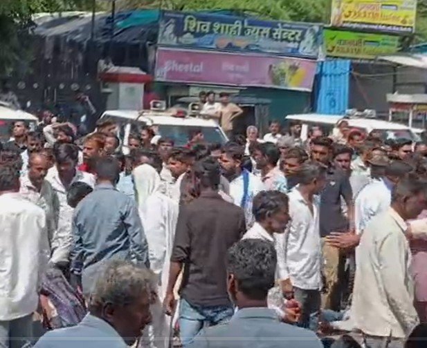Mandsaur News: दीपाखेड़ा हत्याकांड के विरोध में लदूना चौराहे पर चक्काजाम, परिजन और समाजजन सड़क पर उतरे