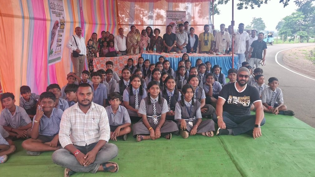 Dharsiwa News: ग्राम पंचायत अकोली में हरेली बर्ड फेस्टिवल का आयोजन, प्रोजेक्ट चहचहाट के अंतर्गत पक्षी संरक्षण और पर्यावरण जागरूकता का संदेश